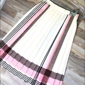 Vintage Avon Fashion lovely Vintage accordion plaid lined crisp skirt. 1960